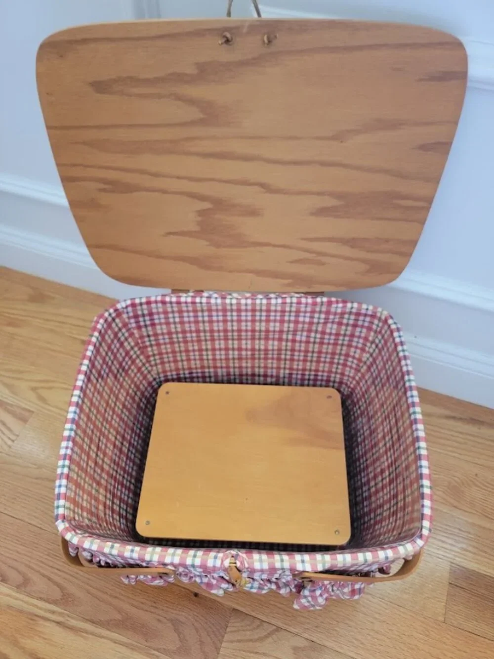 Vintage 1997 Longaberger Large Picnic Basket #10324 with Riser & Liners